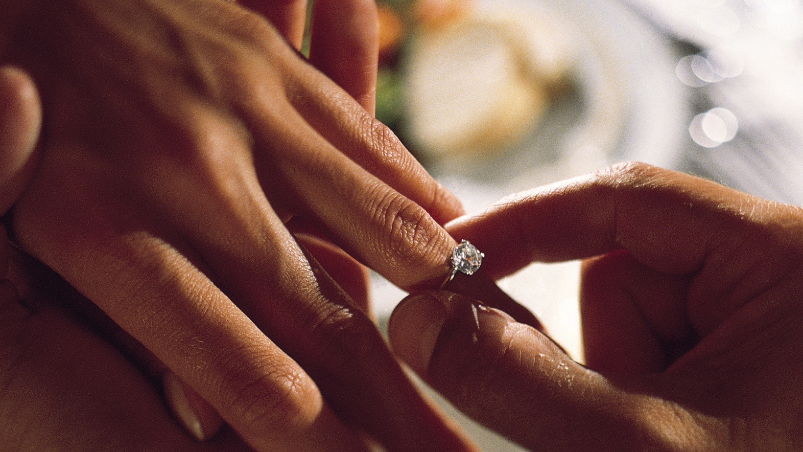 Zdjęcie Ile powinien kosztować pierścionek zaręczynowy? #1