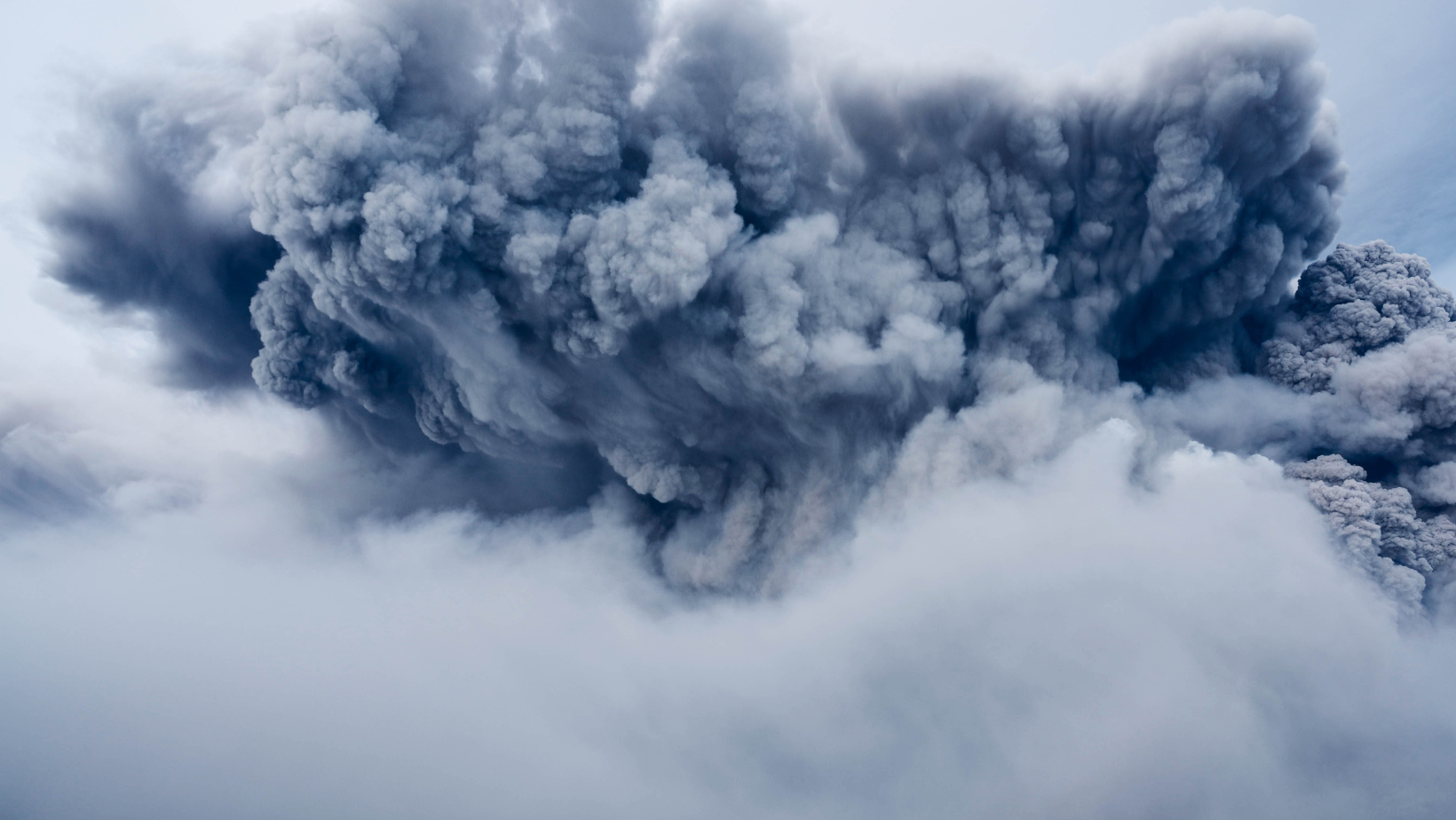 Zdjęcie Niebezpieczna chmura dwutlenku siarki zmierza do Polski! #1