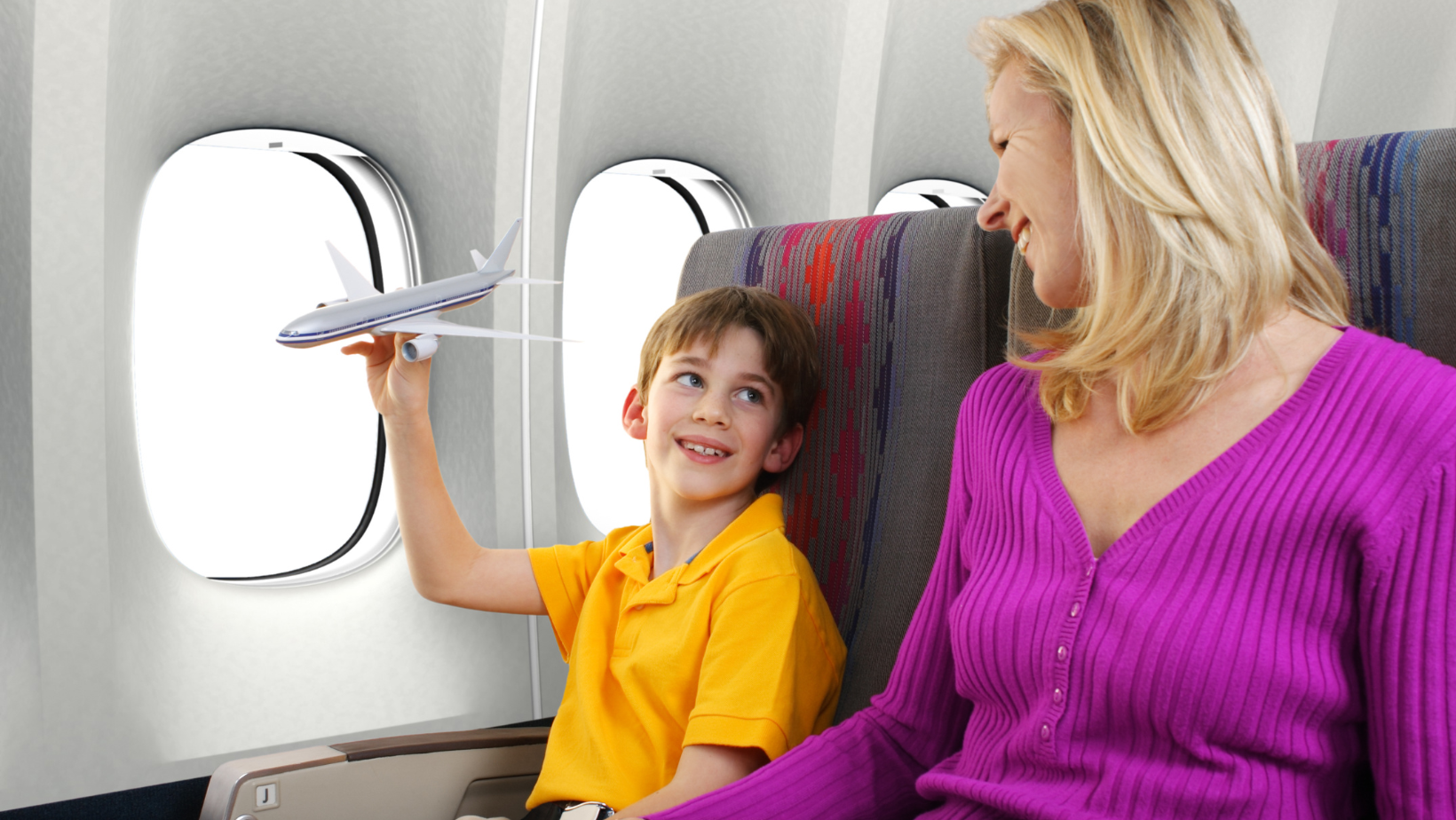 Zdjęcie Nowe przepisy obowiązujące w samolotach! To może nie spodobać się pasażerom! #1
